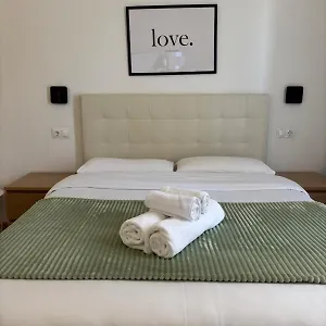 https://luxury-estudio-malaga-centro.hotelsinnerja.org